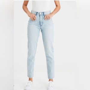 American Eagle size 2 high rise mom jeans light wash vintage